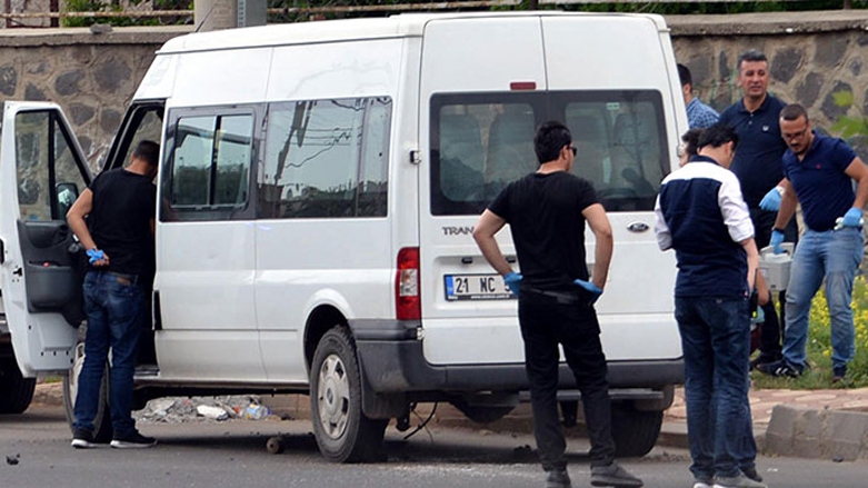 لە ئامەد ئۆتۆمبێلێكی حكوومی بۆمبڕێژ دەكرێت